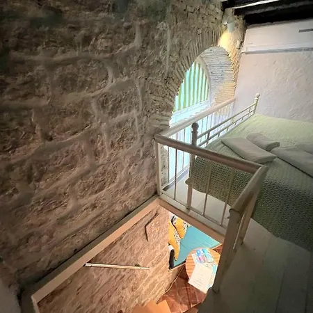 Aurora Tiny Apartman