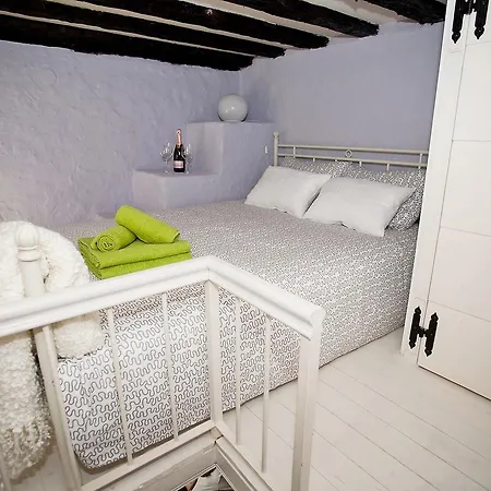 Aurora Tiny Apartment
