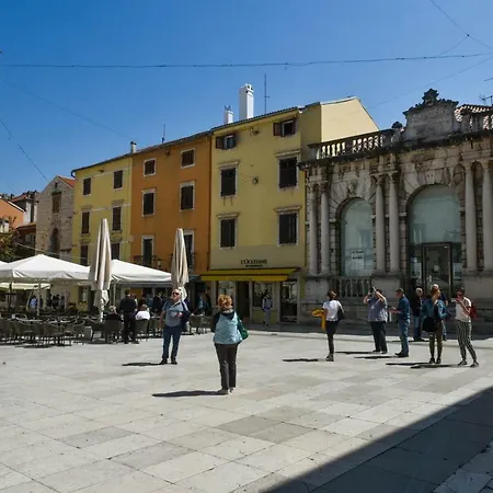 Aurora Tiny アパート *